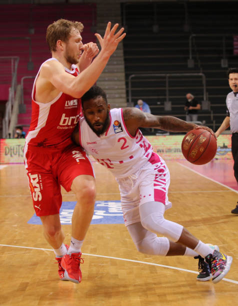 迎抢果断的 迎抢果断的